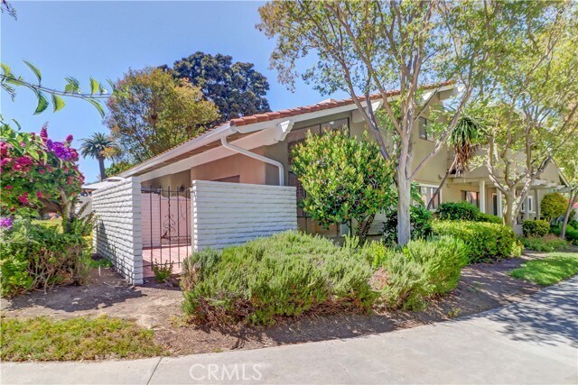 Building Photo - 2057 Via Mariposa E