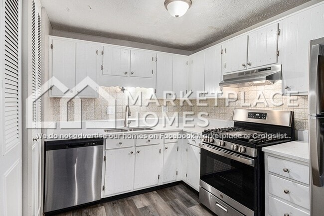 Building Photo - 1570 Meadowview Dr