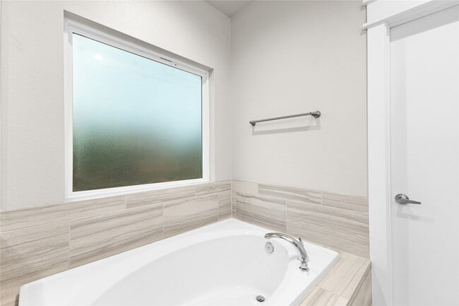 Building Photo - 2511 Des Chaumes St