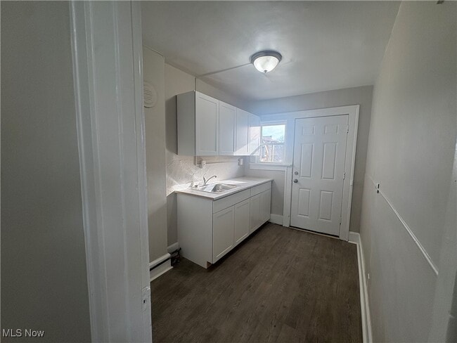 Building Photo - 14236 Lakeshore Blvd