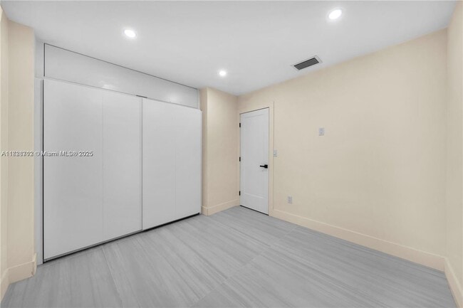 Building Photo - 5020 SW 92nd Ave