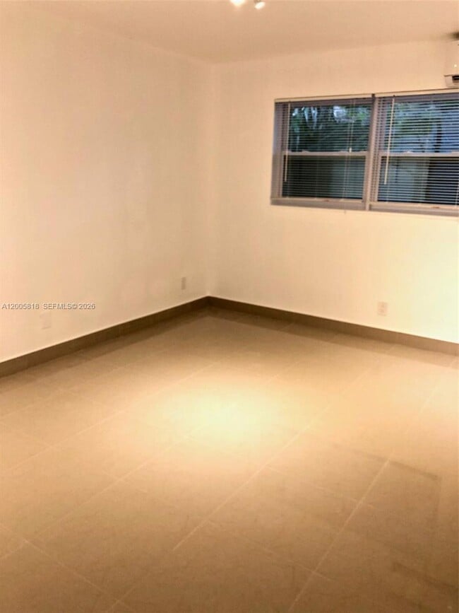 Building Photo - 2465 NE 183rd St