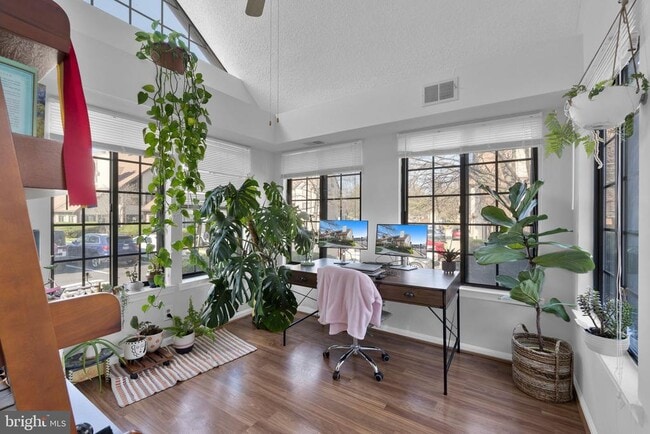 Building Photo - 6011 Curtier Dr