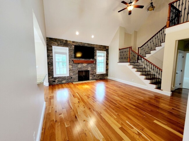 Building Photo - 5 bed/3.5 bath home on Lakeview Golf Resor...