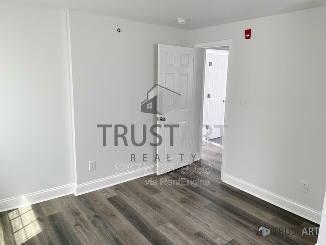 Building Photo - 4732 Longshore Ave