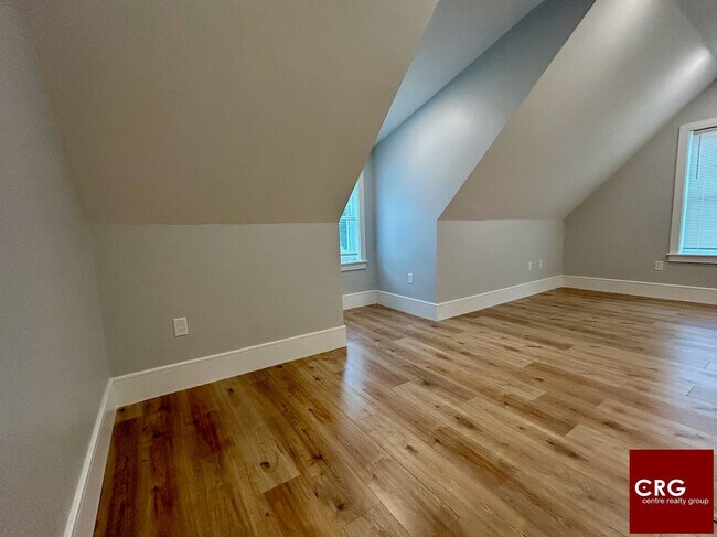 Building Photo - 124 Kenrick St