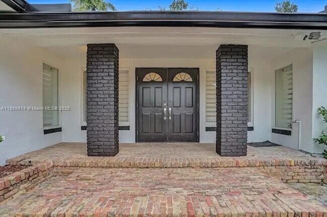 Building Photo - 2100 SW 28th Way