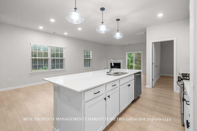 Building Photo - Stunning 4-BR Home on Wooded Cul-De-Sac Lot in Brightwater – Minutes from Rivergate!