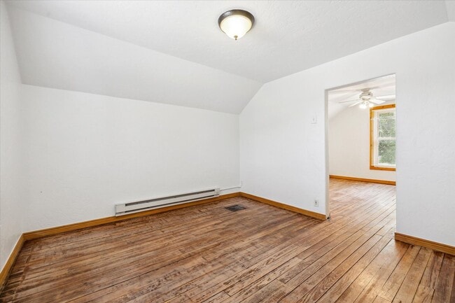 Building Photo - Charming 1-bedroom with office, 1-bathroom...