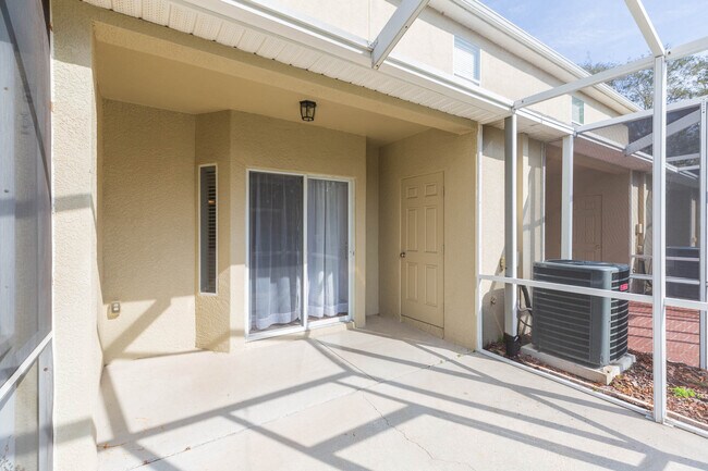 Building Photo - 5808 Fishhawk Ridge Dr