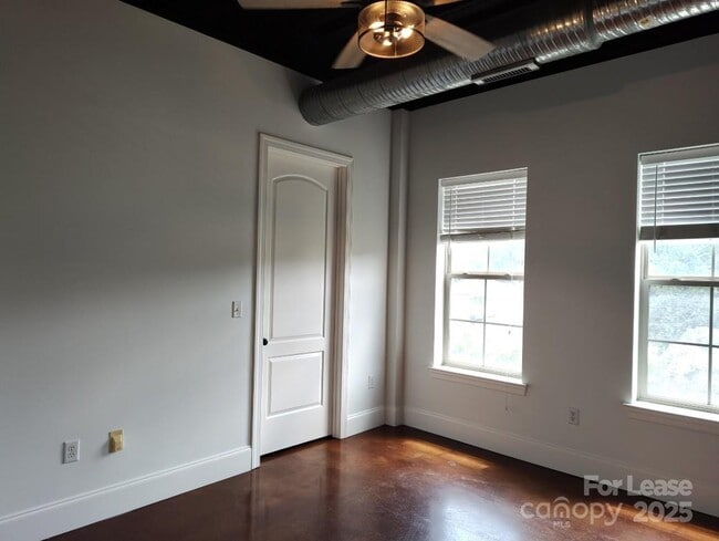 Building Photo - 2338 Yadkin Ave