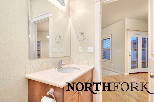 Building Photo - Stunning Meridian Home