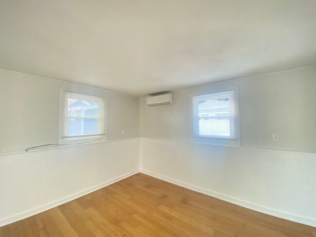 Building Photo - 30 Thorwald Ave