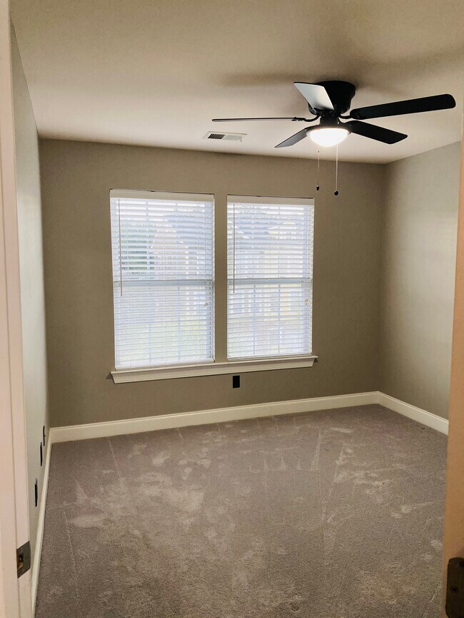 Building Photo - 9035 Parlor Dr