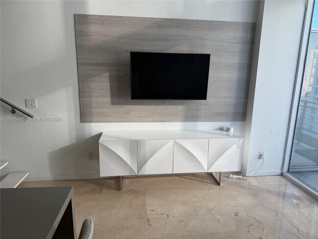 Building Photo - 690 SW 1st Ct