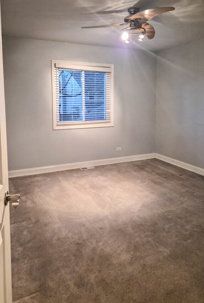 Building Photo - 824 Minnesota Cir