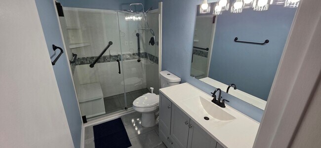 Building Photo - Here is your 3bed/3bath home on the water!