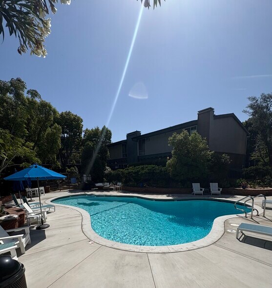 Building Photo - 6505 Green Valley Cir