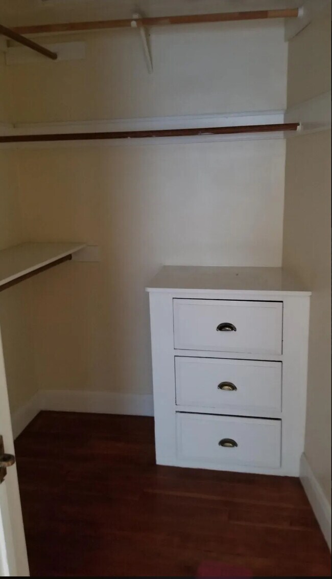 Building Photo - I St