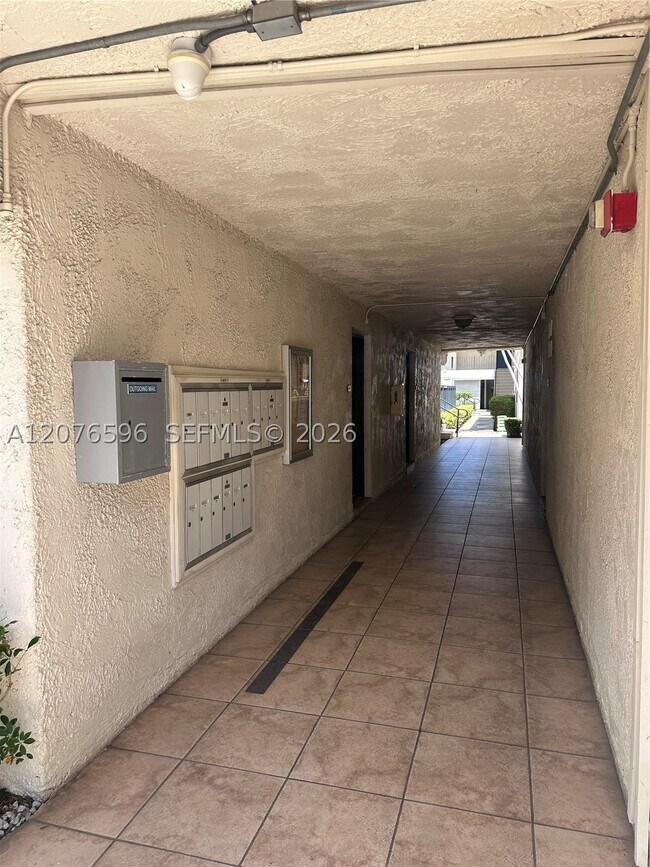 Building Photo - 8615 SW 68th Ct