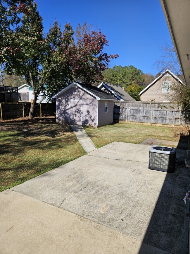 Building Photo - 104 Spring Hill Dr