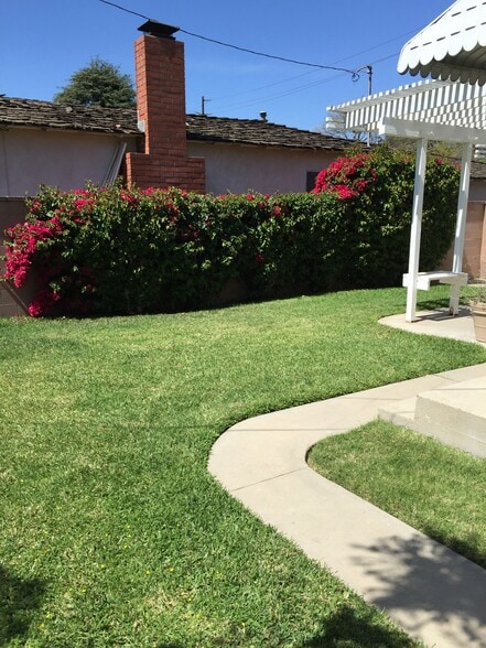 Building Photo - 5828 E Parkcrest St