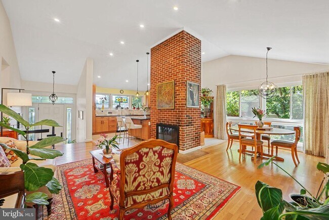 Building Photo - 5929 Avon Dr