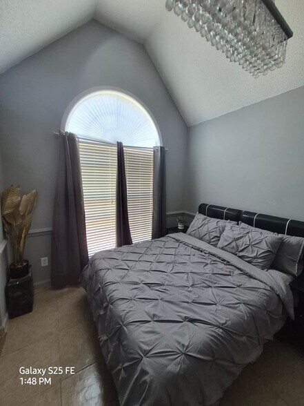 Building Photo - 1427 Amaryllis Way