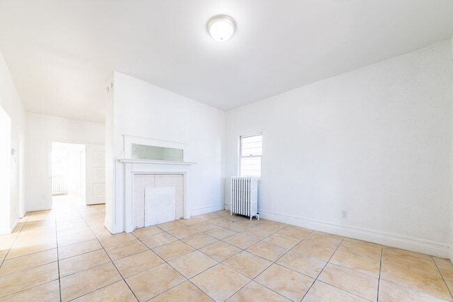 Building Photo - 17 Amanda St