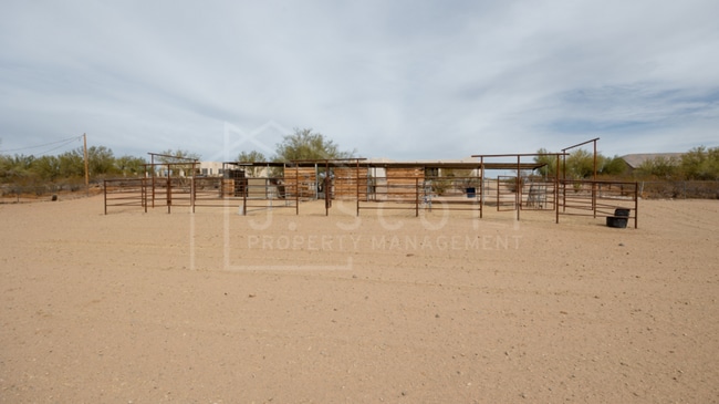 Building Photo - Spacious 3-Bedroom Ranch Home on 2.5-Acre ...