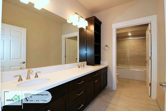 Building Photo - 6677 Bandito Dr