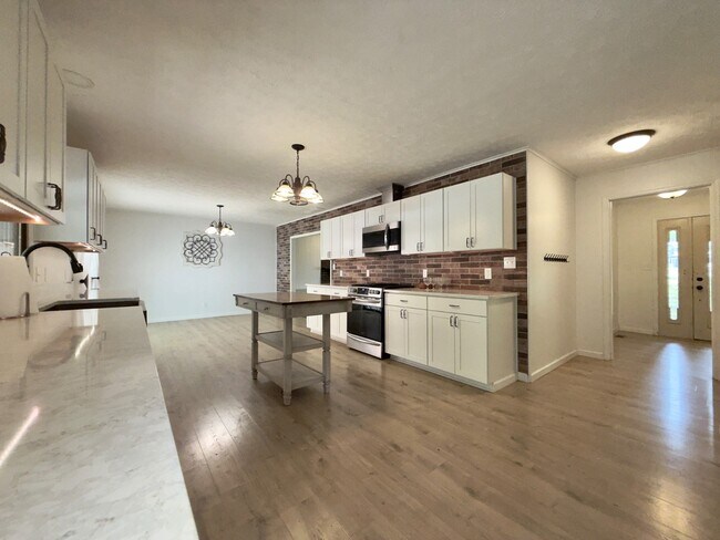 Building Photo - 295 Dogwood