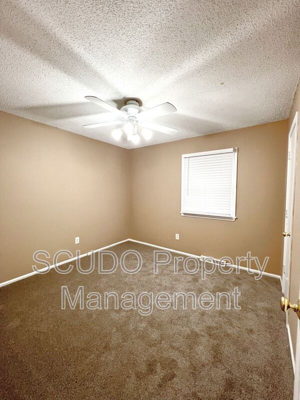 Building Photo - 1211 SE 4th Terrace