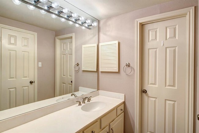 Building Photo - 4000 Purdue St