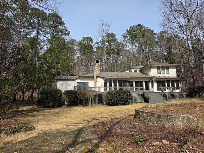 Building Photo - Private 4 bed 3 bath home located in Marietta on 4.5 acres