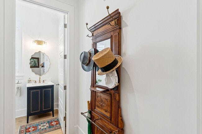 Building Photo - 9013 Stern Aly