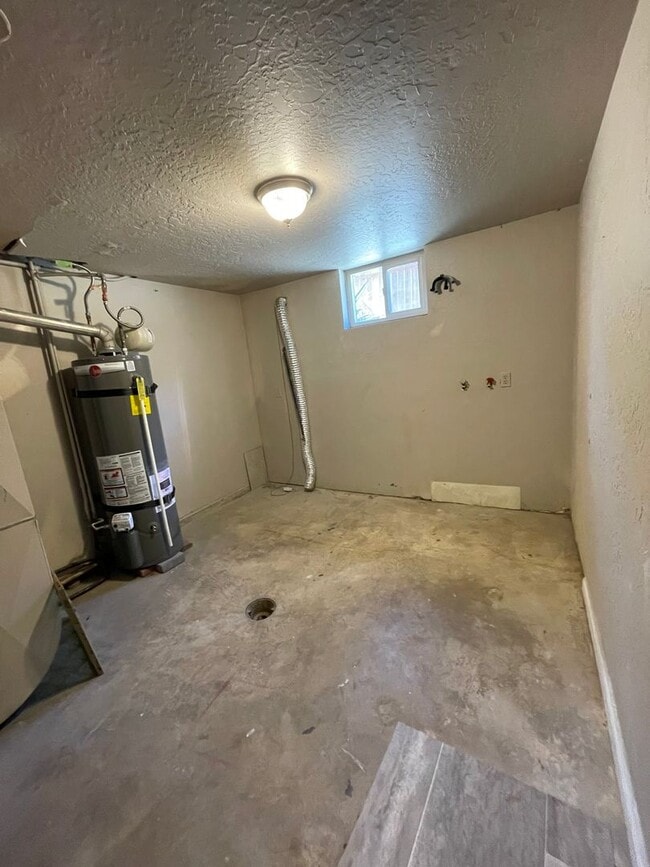 Building Photo - Ogden 1 Bedroom Basement Apartment, 800 sq ft, Spacious