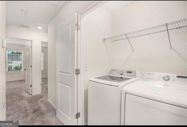 Building Photo - 312 Penn Sta Wy