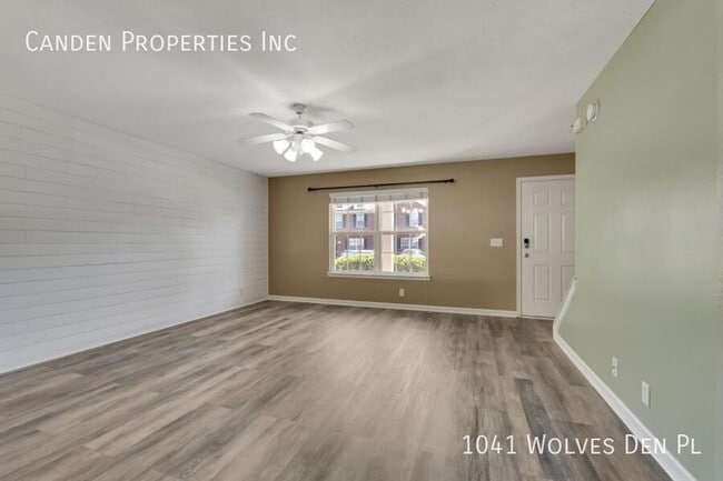 Building Photo - 1041 Wolves Den Pl
