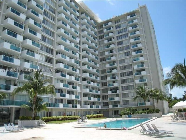Building Photo - 1000 West Dr