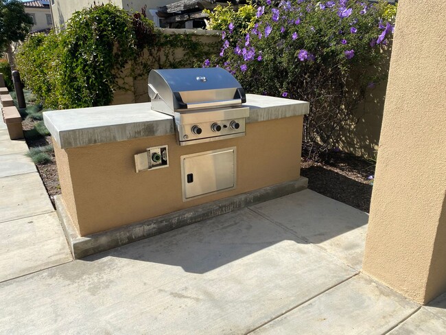 Building Photo - Large & Newer 4 Bedroom/3 Bath House in Sea Glass and Blue Strand Community