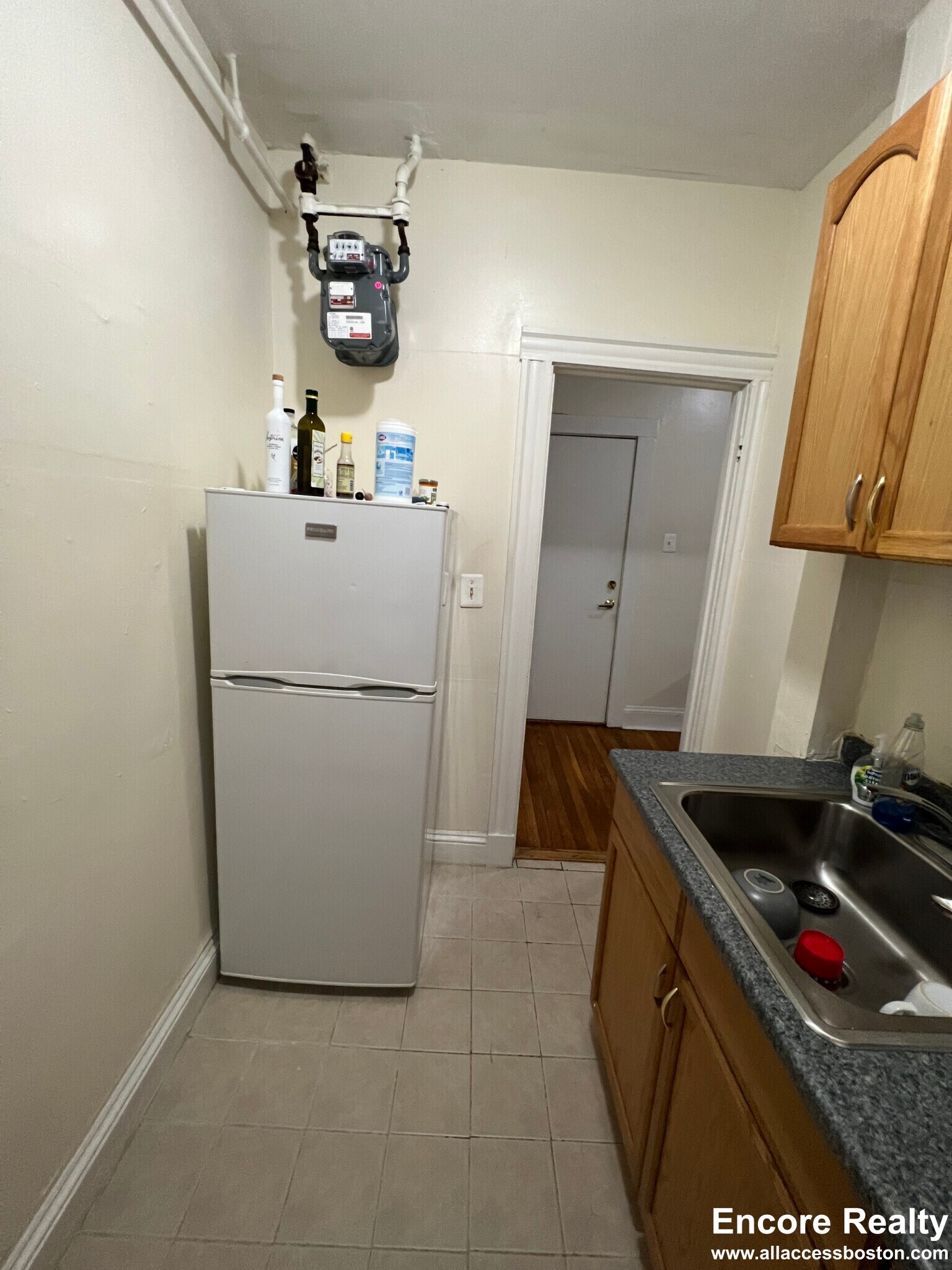 Building Photo - 382 Riverway St