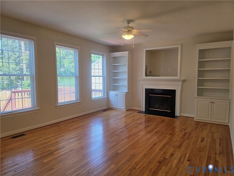 Building Photo - 9521 Pine Trails Ct