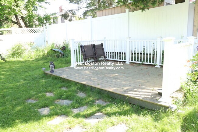 Building Photo - 15 Henry St