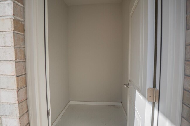 Building Photo - 1195 N Pink Ter