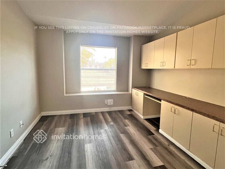 Building Photo - 708 Emerald Idol Pl