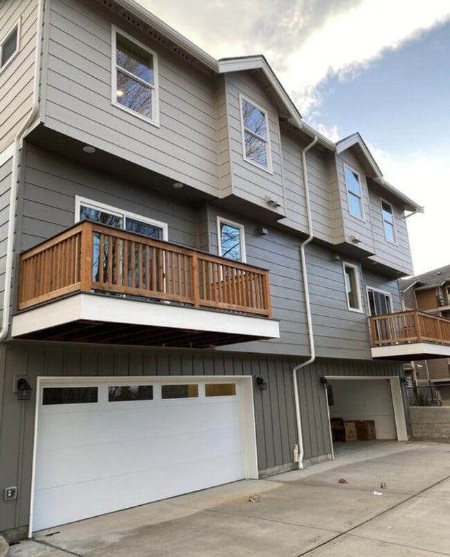 Building Photo - NEWER HOME FOR RENT!