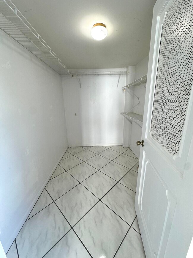 Building Photo - 1801 S Flagler Dr