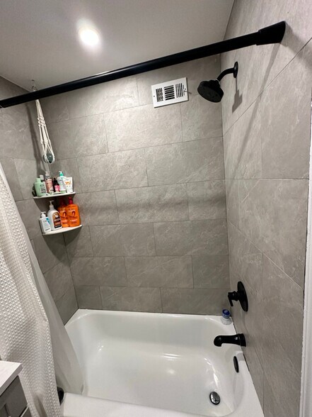 Building Photo - 720 Lombard St