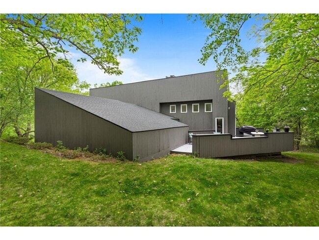 Building Photo - 2925 Minnehaha Curve